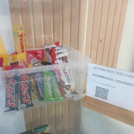 Adorable A 200m De La , Frais , Bien Equipe Et Proche Des Commodites Apartman