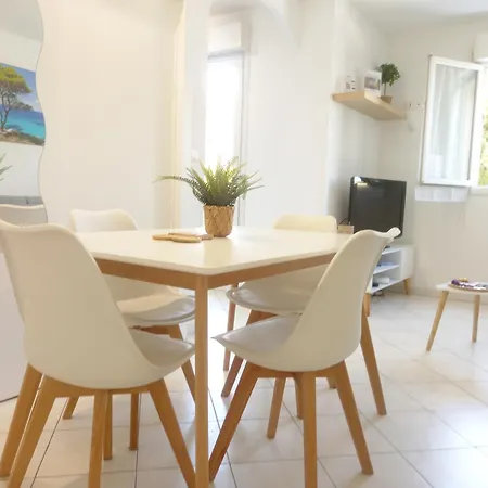 Adorable A 200m De La , Frais , Bien Equipe Et Proche Des Commodites