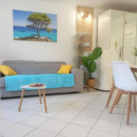 Adorable A 200m De La , Frais , Bien Equipe Et Proche Des Commodites Apartment *