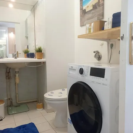 Adorable A 200m De La , Frais , Bien Equipe Et Proche Des Commodites Apartmán
